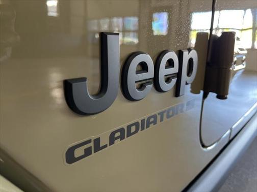 2025 Jeep Gladiator Willys