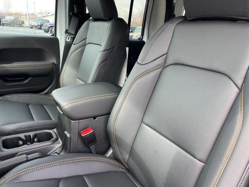 2026 Jeep Gladiator Sahara 4x4