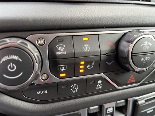 2026 Jeep Gladiator Sahara 4x4