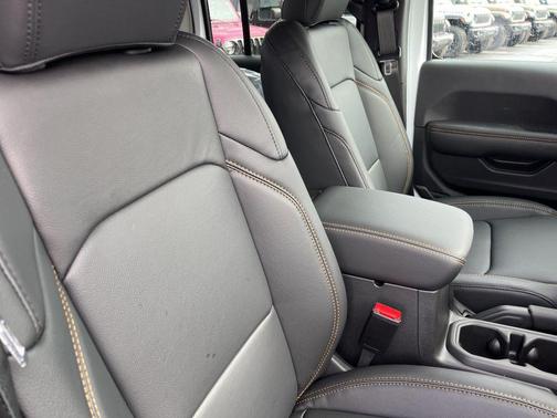 2026 Jeep Gladiator Sahara 4x4