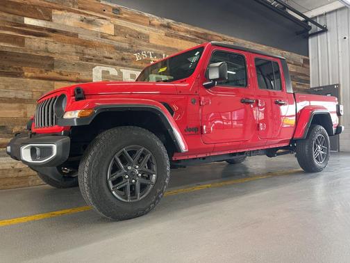 Firecracker Red Clearcoat 2024 Jeep Gladiator Sport S