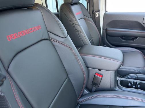 Bright White Clearcoat 2026 Jeep Wrangler Rubicon