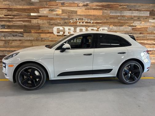 2020 Porsche Macan Turbo
