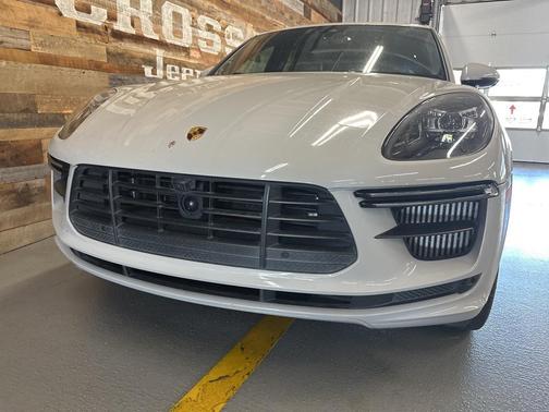 2020 Porsche Macan Turbo