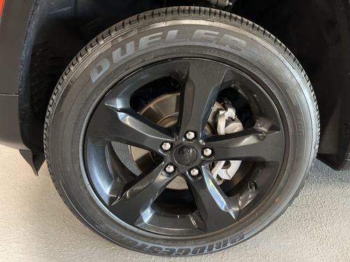 Baltic Gray Metallic Clearcoat 2022 Jeep Grand Cherokee Altitude