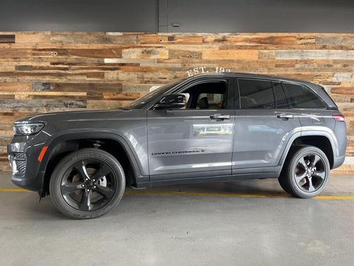 Baltic Gray Metallic Clearcoat 2022 Jeep Grand Cherokee Altitude
