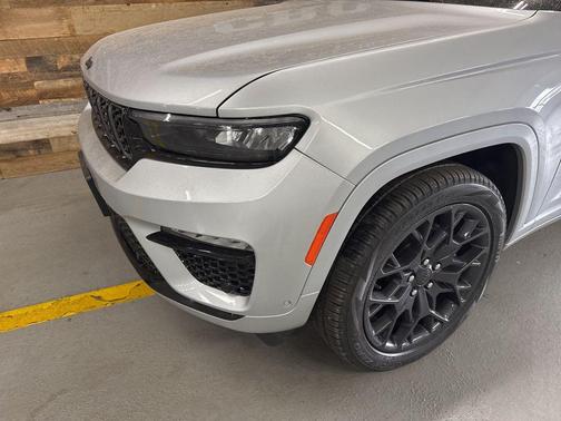 2024 Jeep Grand Cherokee Summit