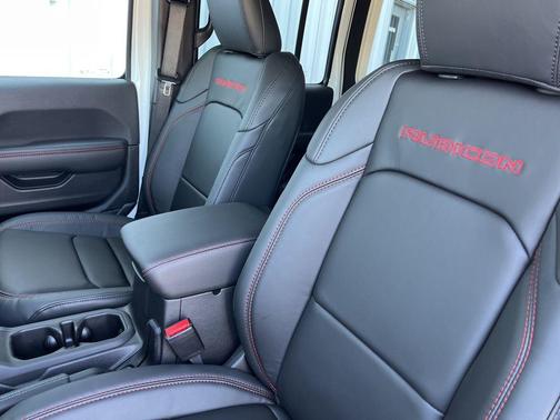 Bright White Clearcoat 2026 Jeep Wrangler Rubicon