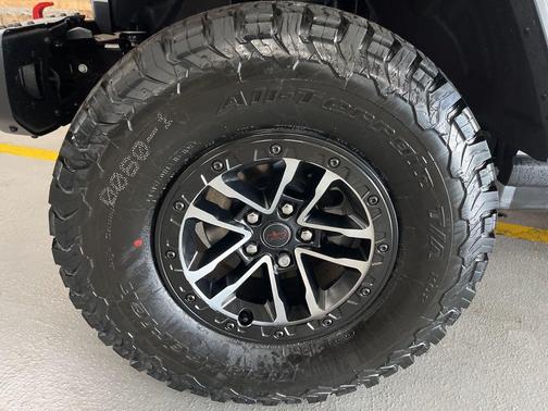Bright White Clearcoat 2026 Jeep Wrangler Rubicon