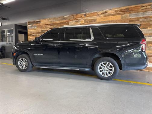 2022 Chevrolet Suburban LT