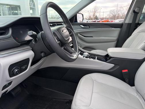 2023 Jeep Grand Cherokee L Overland