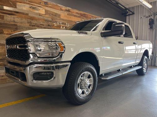 2024 RAM 2500 Tradesman Crew Cab 4x4 6'4' Box