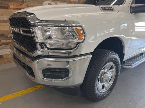 2024 RAM 2500 Tradesman Crew Cab 4x4 6'4' Box