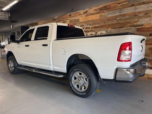 2024 RAM 2500 Tradesman Crew Cab 4x4 6'4' Box