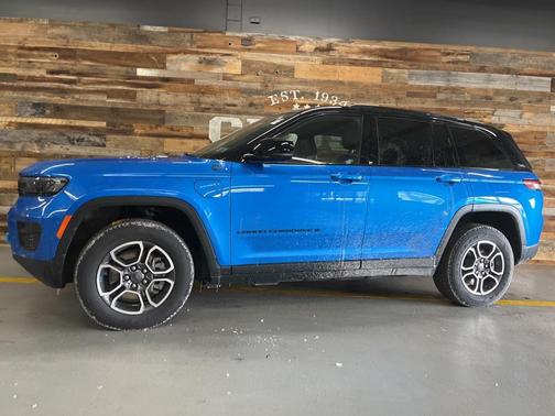 2022 Jeep Grand Cherokee 4xe Trailhawk