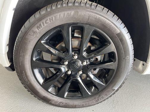 Bright White Clearcoat 2018 Jeep Grand Cherokee Altitude