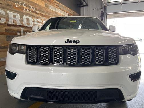 Bright White Clearcoat 2018 Jeep Grand Cherokee Altitude