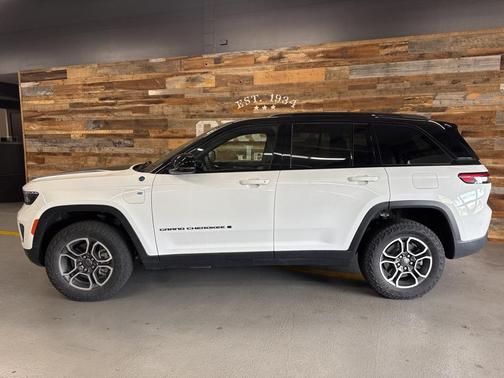 2022 Jeep Grand Cherokee 4xe Trailhawk