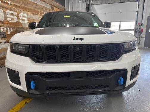 2022 Jeep Grand Cherokee 4xe Trailhawk