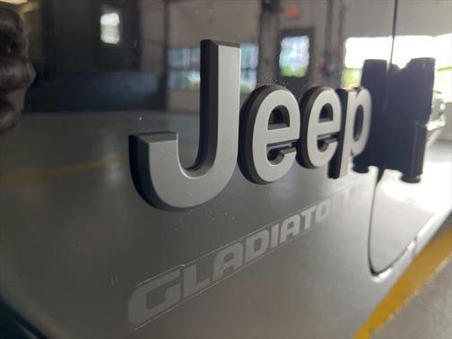 2025 Jeep Gladiator Sport S