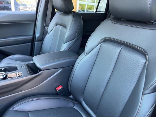 Diamond Black Crystal Pearlcoat 2026 Jeep Cherokee Limited