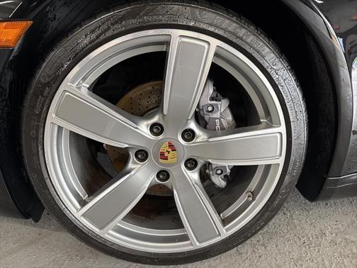2019 Porsche 911 Carrera