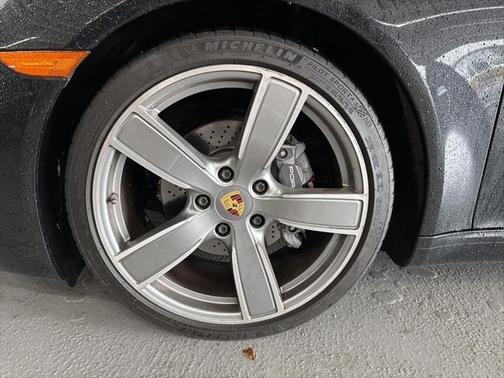 2019 Porsche 911 Carrera