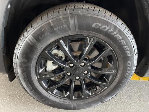 2023 Jeep Cherokee Altitude