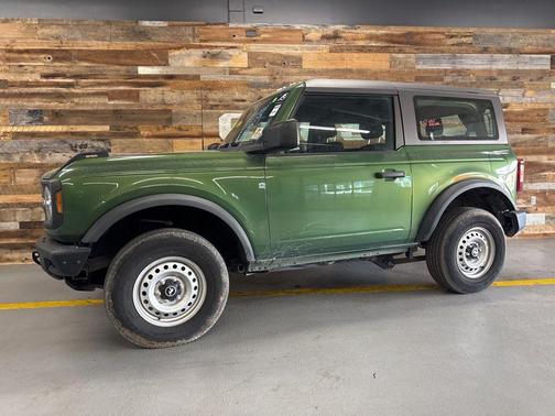 Eruption Green Metallic 2022 Ford Bronco Base