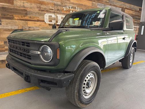 Eruption Green Metallic 2022 Ford Bronco Base