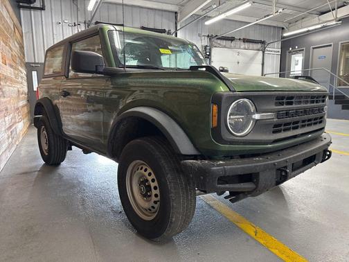 Eruption Green Metallic 2022 Ford Bronco Base