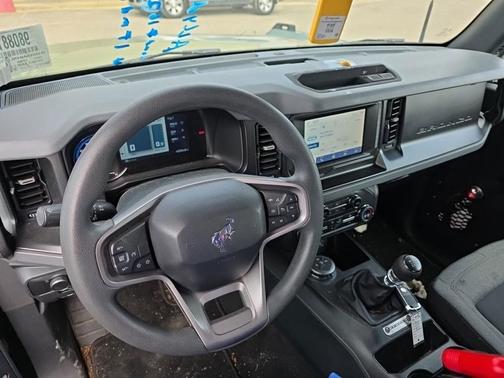 Eruption Green Metallic 2022 Ford Bronco Base