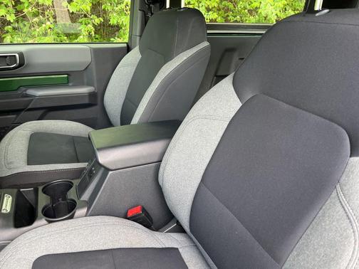 Eruption Green Metallic 2022 Ford Bronco Base