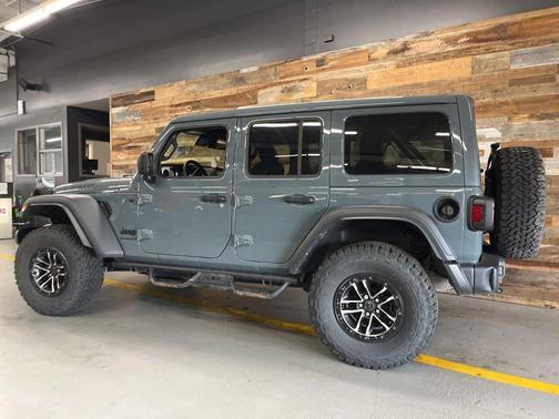 Anvil Clear Coat 2024 Jeep Wrangler Willys