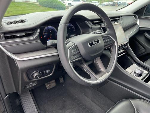 Diamond Black Crystal Pearlcoat 2023 Jeep Grand Cherokee Limited