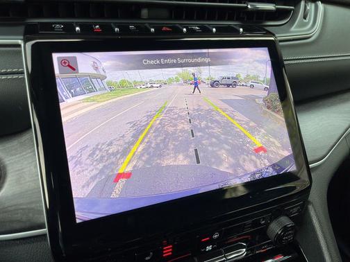 Diamond Black Crystal Pearlcoat 2023 Jeep Grand Cherokee Limited