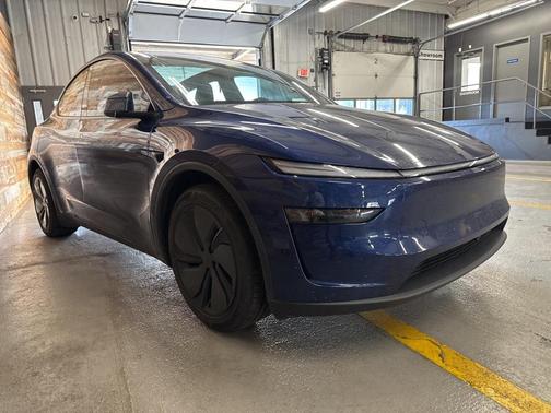 2026 Tesla Model Y Premium Rear-Wheel Drive