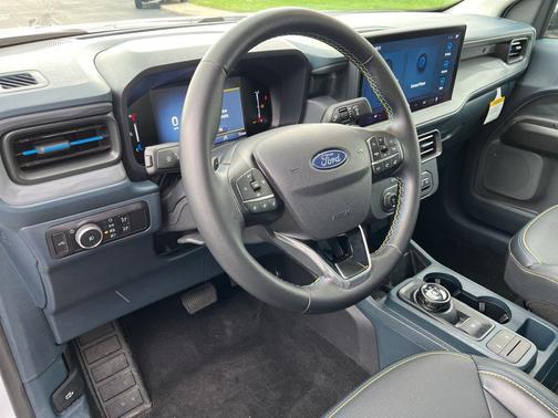 2025 Ford Maverick Lobo Standard