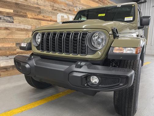 2026 Jeep Gladiator Sport S