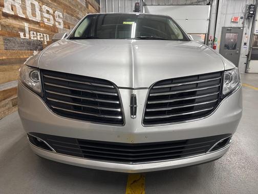 2019 Lincoln MKT Reserve