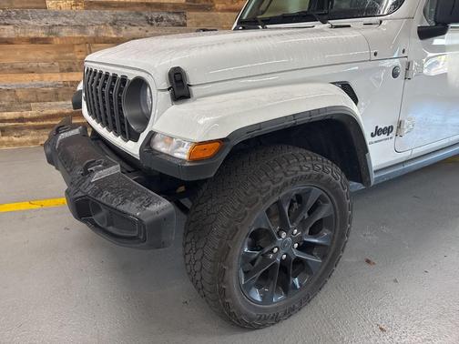 2025 Jeep Gladiator Nighthawk