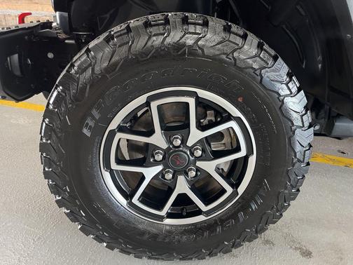 Black Clearcoat 2026 Jeep Wrangler Rubicon