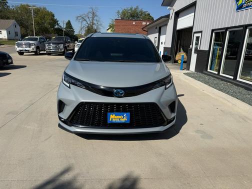 2024 Toyota Sienna XSE 7 Passenger