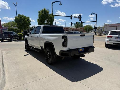 White 2022 Chevrolet Silverado 2500 Custom