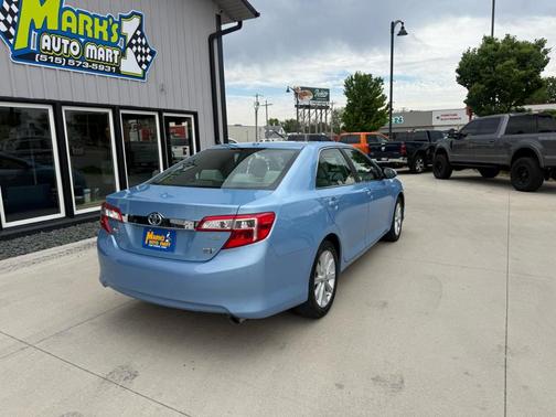 Blue 2012 Toyota Camry Hybrid XLE