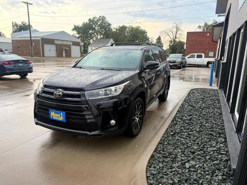 2017 Toyota Highlander SE