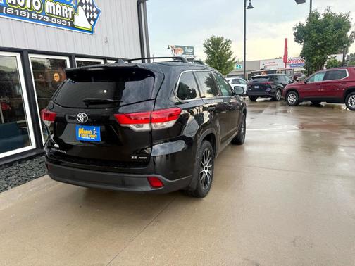 2017 Toyota Highlander SE