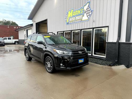 2017 Toyota Highlander SE