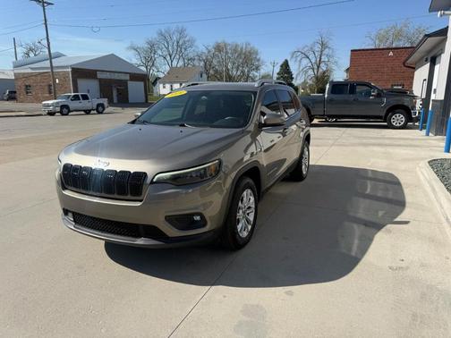 Tan 2019 Jeep Cherokee Latitude