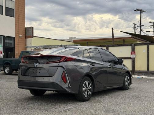 Magnetic Gray Metallic 2017 Toyota Prius Prime Advanced